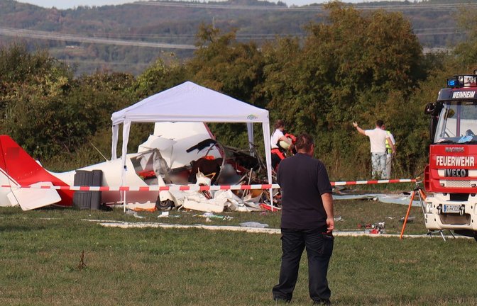 Drei Menschen aus dem Flugzeug seien verwandt, darunter einer der Toten.<span class='image-autor'>Rene Priebe/PR-Video/dpa</span>