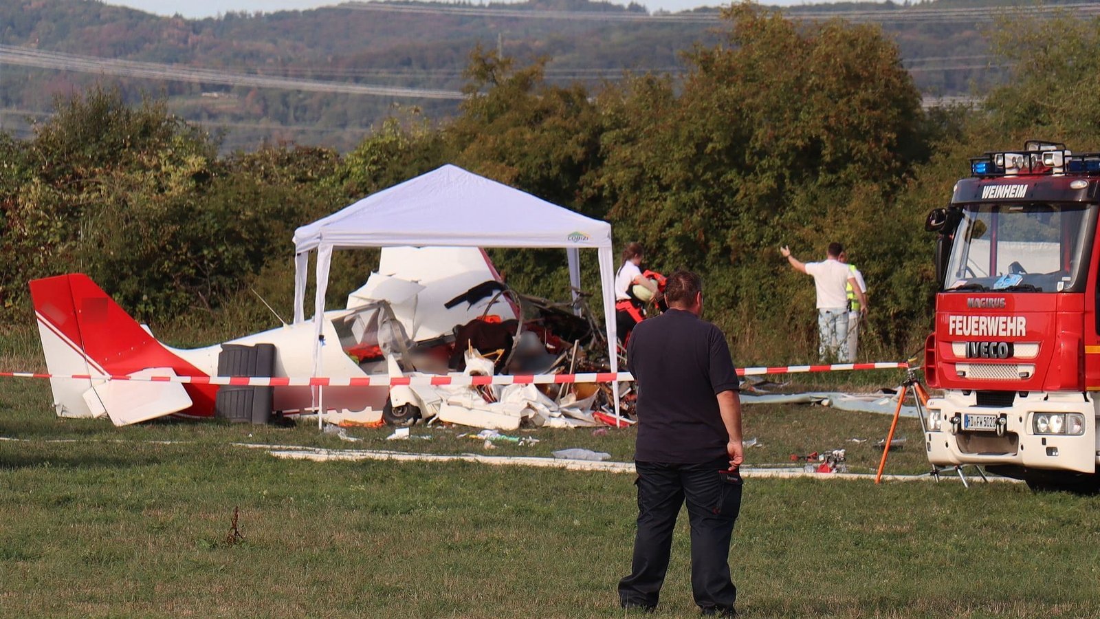 Drei Menschen aus dem Flugzeug seien verwandt, darunter einer der Toten.Rene Priebe/PR-Video/dpa