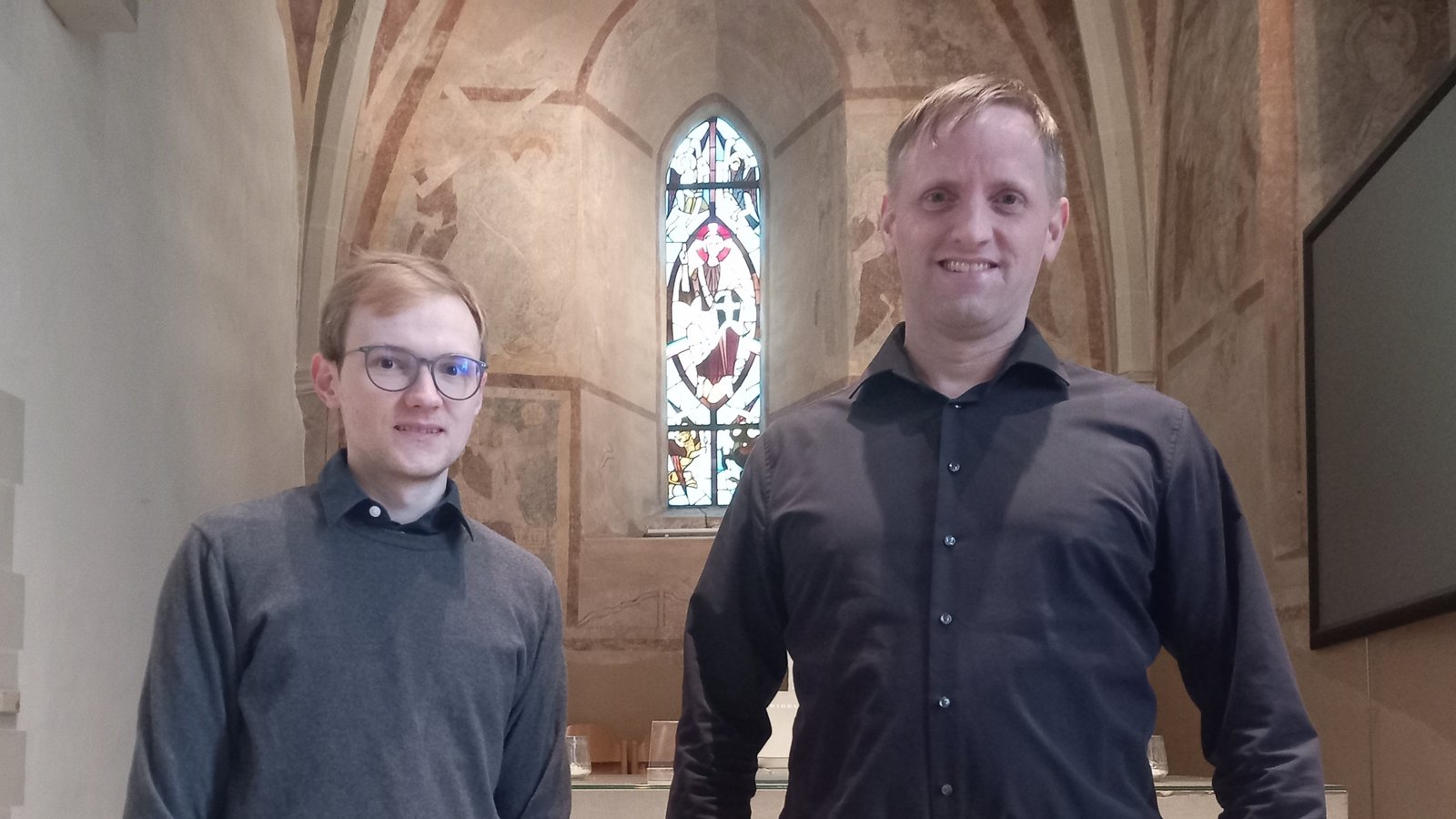 Neu in der evangelischen Kirchengemeinde Hohenhaslach: Vikar Michael Simeon Klein (links). Für Pfarrer Christoph Fritz ist es der erste junge Pfarranwärter, den er ausbilden darf. Foto: Glemser Neu in der evangelischen Kirchengemeinde Hohenhaslach: Vikar Michael Simeon Klein (links). Für Pfarrer Christoph Fritz ist es der erste junge Pfarranwärter, den er ausbilden darf. Foto: Glemser
