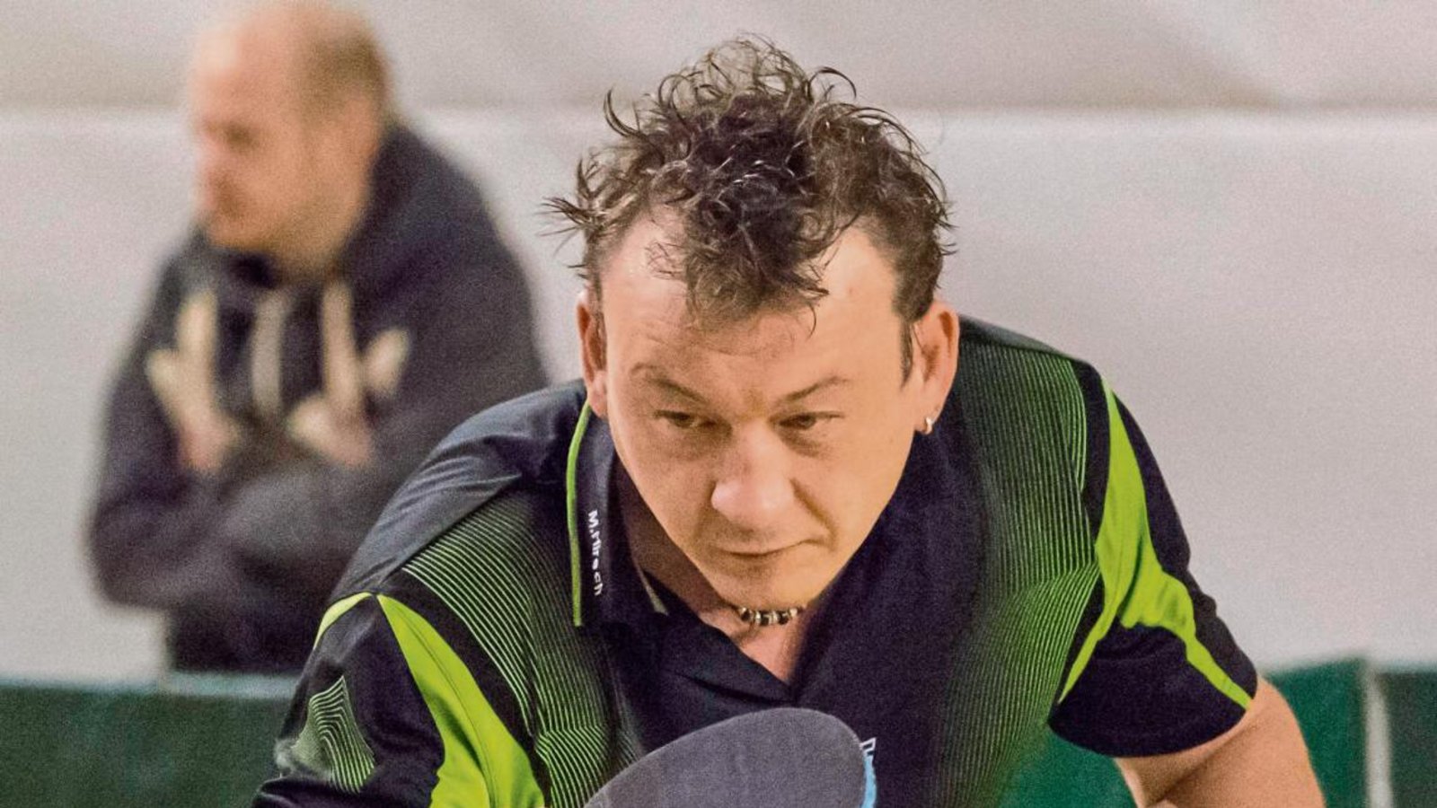 Matthias Hirsch stemmt sich in seinem Einzel gegen die drohende Niederlage der Hochdorfer, kann sie aber nicht verhindern. Foto: Leitner Matthias Hirsch stemmt sich in seinem Einzel gegen die drohende Niederlage der Hochdorfer, kann sie aber nicht verhindern. Foto: Leitner