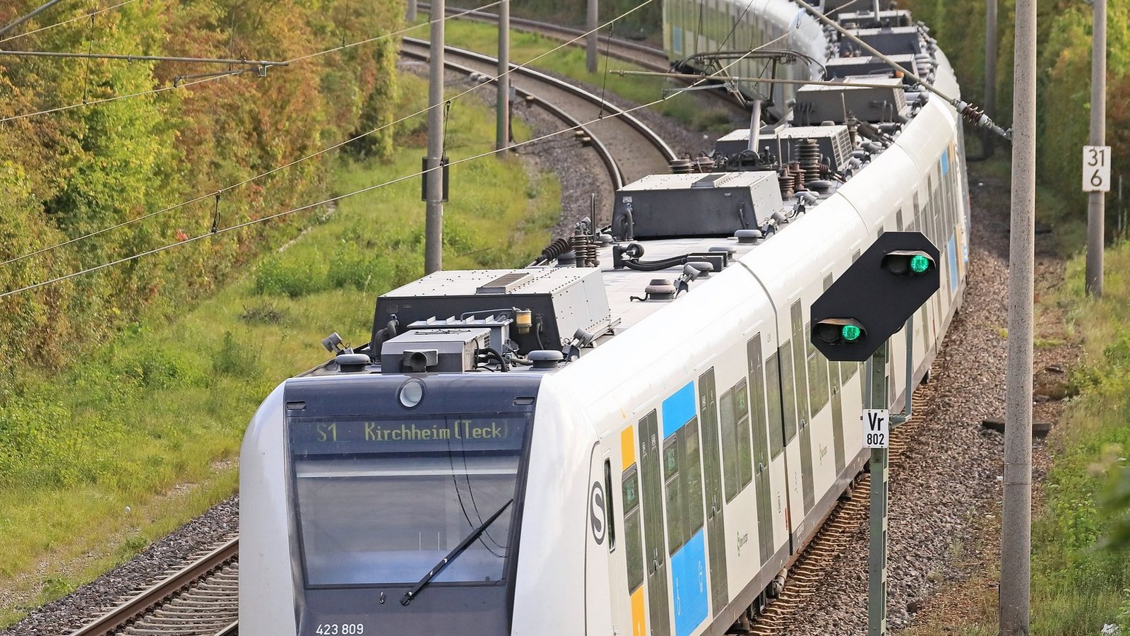 Auf welcher Strecke die S5 gen Vaihingen fahren könnte, beschäftigt die Regionalräte. Symbolbild: Deutsche Bahn AG/Uwe Miethe