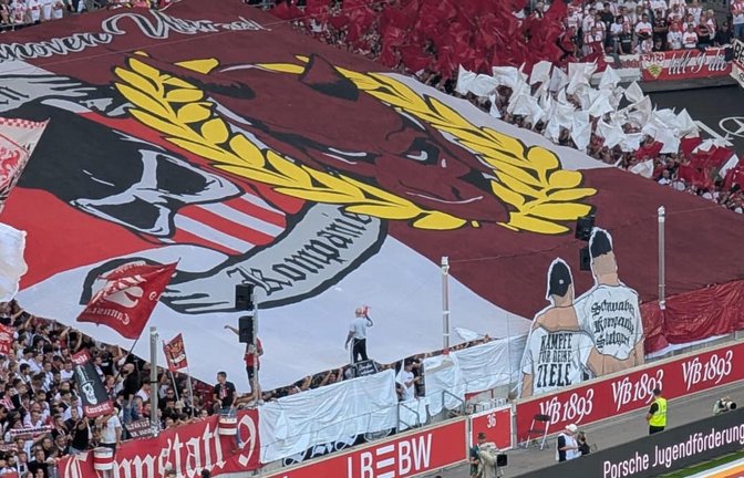 Choreo der VfB-Anhänger beim Bundesliga-Spiel VfB gegen den BVB.<span class='image-autor'>pma</span>