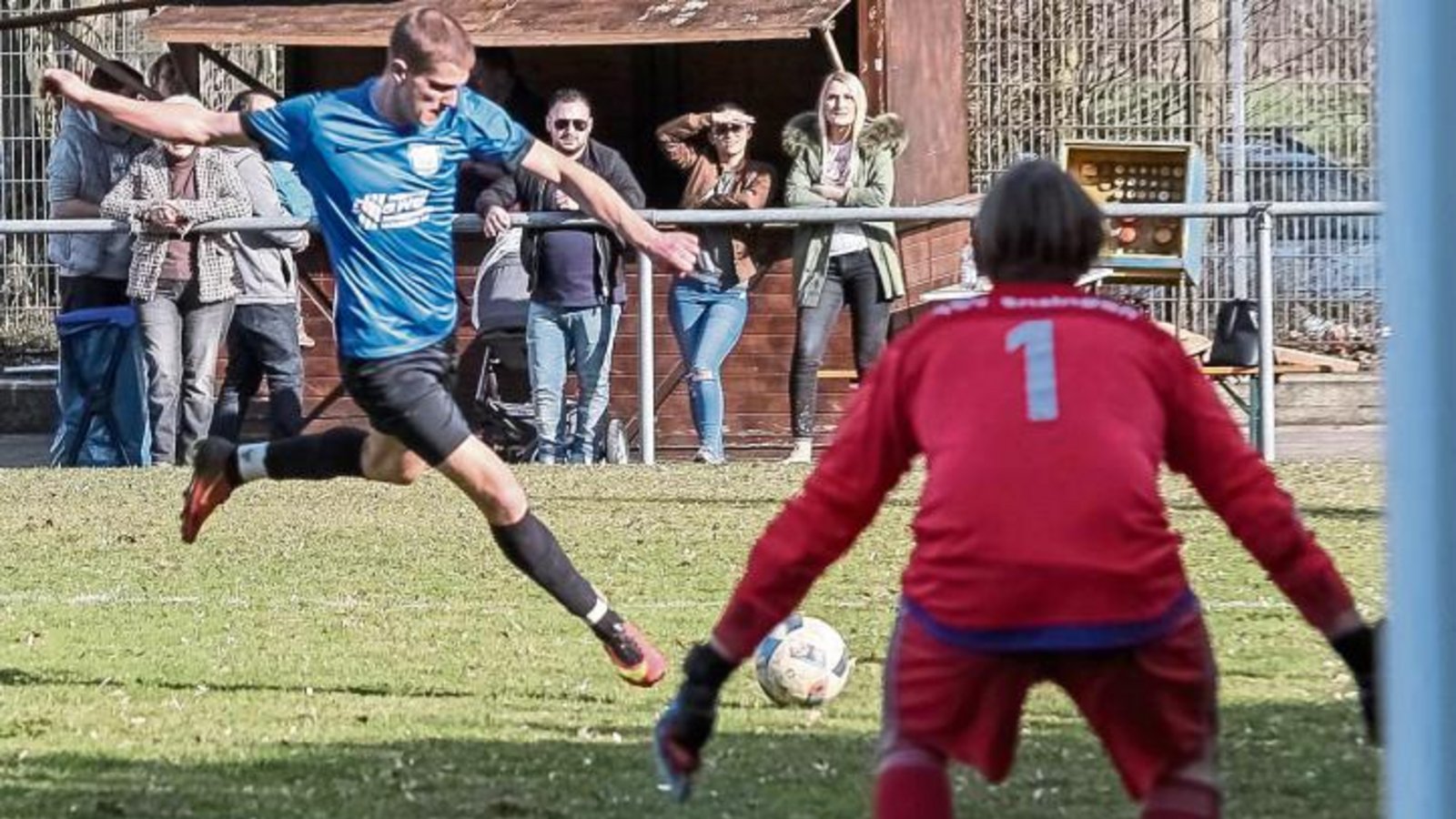 Einen echten Torriecher hat der ehemalige Innenverteidiger des VfB Vaihingen, Adam Juhasz (links), in den vergangenen Spielen entwickelt. Foto: Simecek