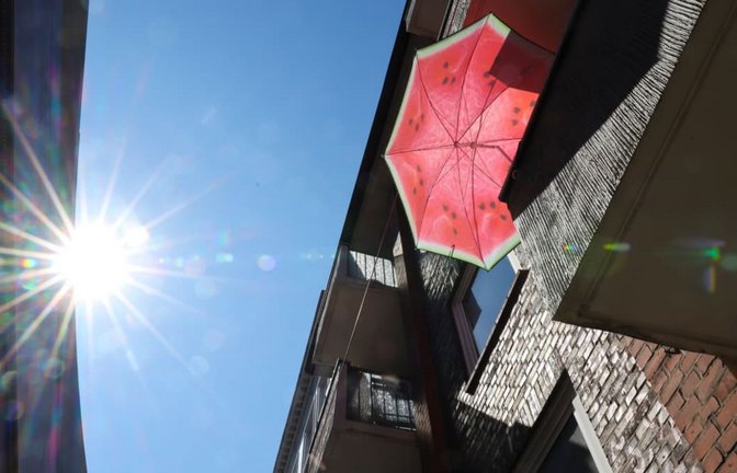 Wetter in Böblingen: Am Freitag werden bis zu 35 Grad erwartet. Für den Kreis gilt eine amtliche Hitzewarnung, bevor am Wochenende Gewitter und Abkühlung folgen.<span class='image-autor'>Christian Charisius/dpa</span>