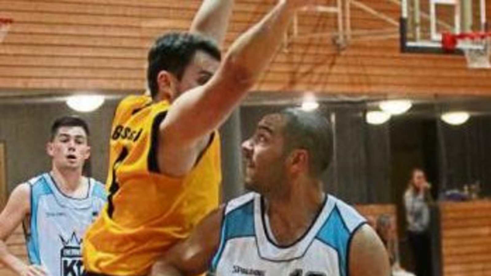 In der neuen Saison nicht nur auf dem Feld, sondern auch als Coach gefragt: Themis Koupidis (rechts) Foto: Nachreiner