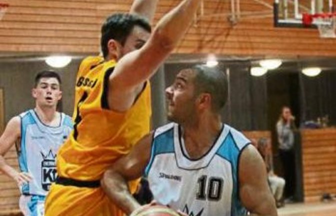In der neuen Saison nicht nur auf dem Feld, sondern auch als Coach gefragt: Themis Koupidis (rechts) Foto: Nachreiner