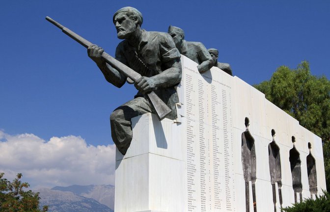 Das  Mahnmal  für die Opfer des Wehrmachts-Massakers in Karakolithos<span class='image-autor'>Foto: imago images/Andreas Neumeier</span>