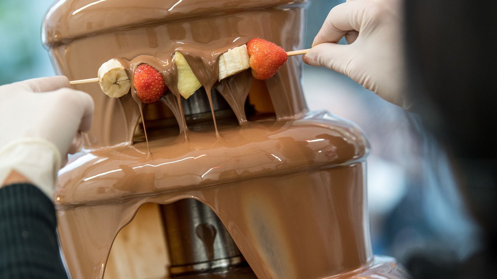 Fruchtspieße dürfen auch nicht fehlen.Foto: dpa/Sebastian Gollnow