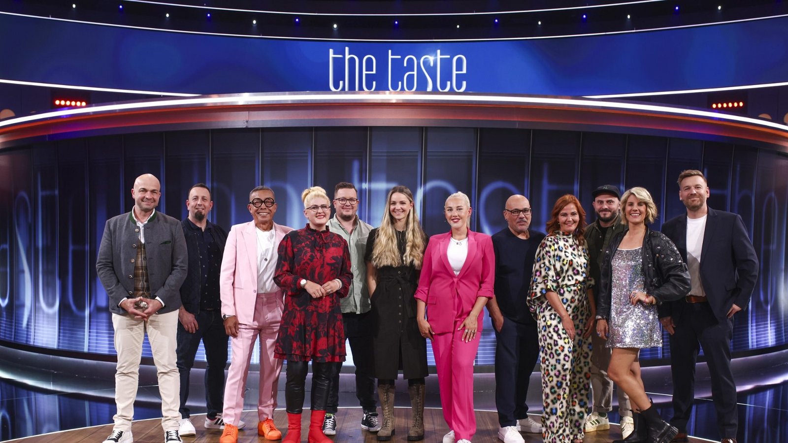 Die Gastjuroren im Finale: (v.l.n.r.) Lars Fumic; Marko Ullrich; Gary Loen; Lisa Angermann; Jari Dochat; Paula Bründl; Mona Hiermaier; Marco Zingone; Yvonne Fries; Kristof Mulack; Felicitas Then; Jan AignerFoto: SAT.1 / Benedikt Müller Die Gastjuroren im Finale: (v.l.n.r.) Lars Fumic; Marko Ullrich; Gary Loen; Lisa Angermann; Jari Dochat; Paula Bründl; Mona Hiermaier; Marco Zingone; Yvonne Fries; Kristof Mulack; Felicitas Then; Jan AignerFoto: SAT.1 / Benedikt Müller