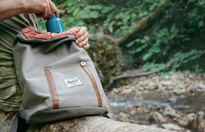 So waschen Sie den Rucksack nach einer langen Tour.<span class='image-autor'>Foto: Duet PandG / shutterstock.com</span>