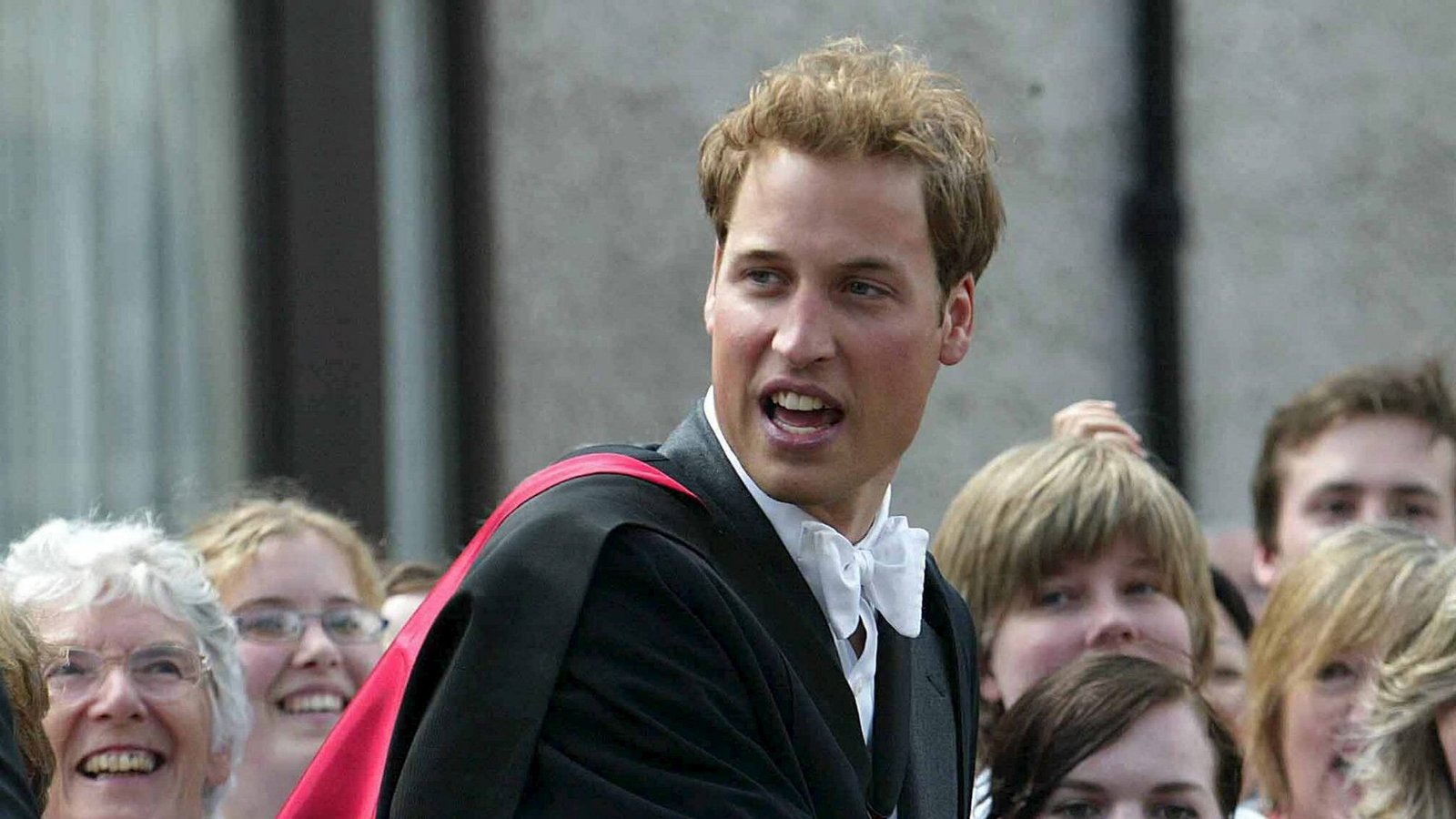 2005 schloss Prinz William sein Studium an der St. Andrews University in Schottland mit einem Abschluss in Geografie der Note „Upper Second Class“ ab.Foto: picture-alliance/ dpa/dpaweb | epa Julie Howden