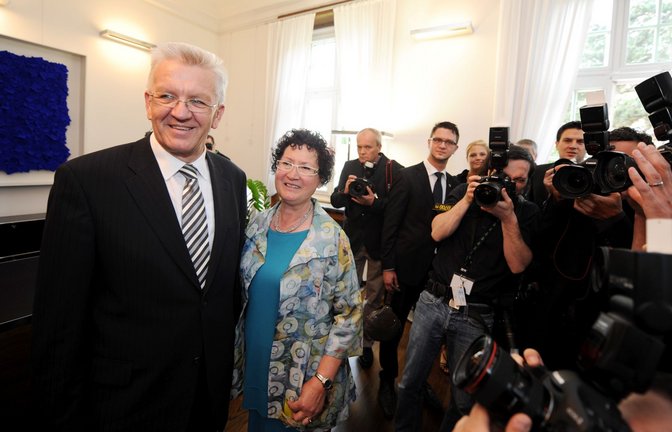 Beim ersten Besuch hängt die „Blaue Poesie“ noch gut sichtbar über dem Schreibtisch. Dann musste sie weg.<span class='image-autor'>Foto: dpa/Bernd Weißbrod</span>