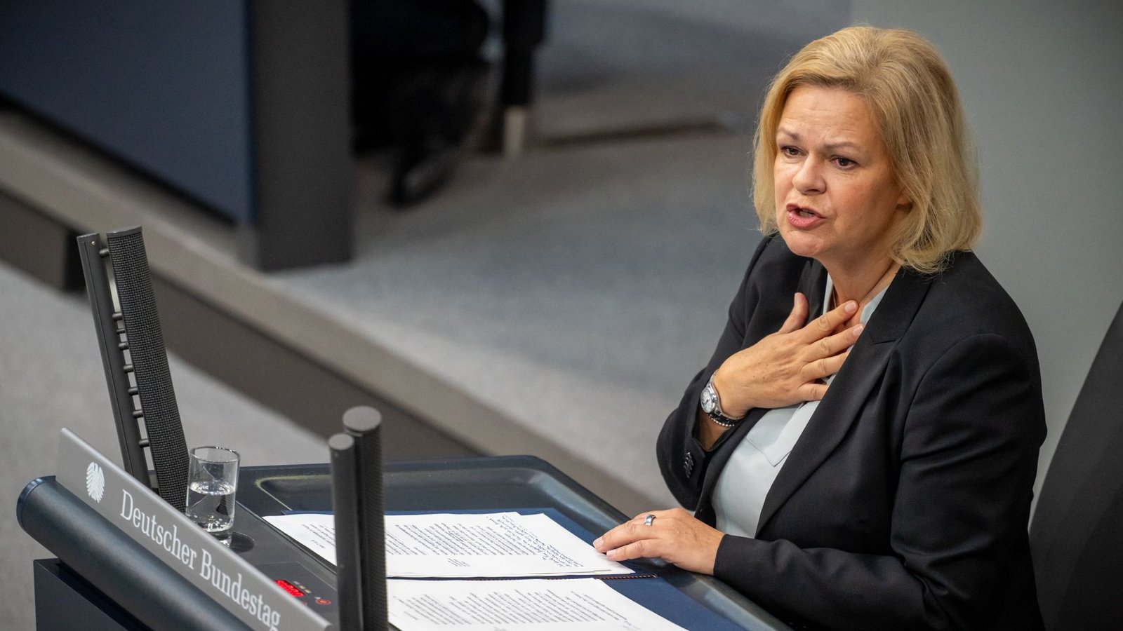 Innenministerin Nancy Faeser hat das Sicherheitspaket im Bundestag eingebracht.Foto: dpa/Michael Kappeler