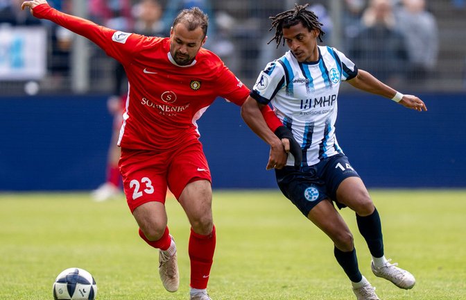 Melkamu Frauendorf und die Kickers wollen gegen Großaspach feiern.<span class='image-autor'>Foto: IMAGO/kolbert-press</span>