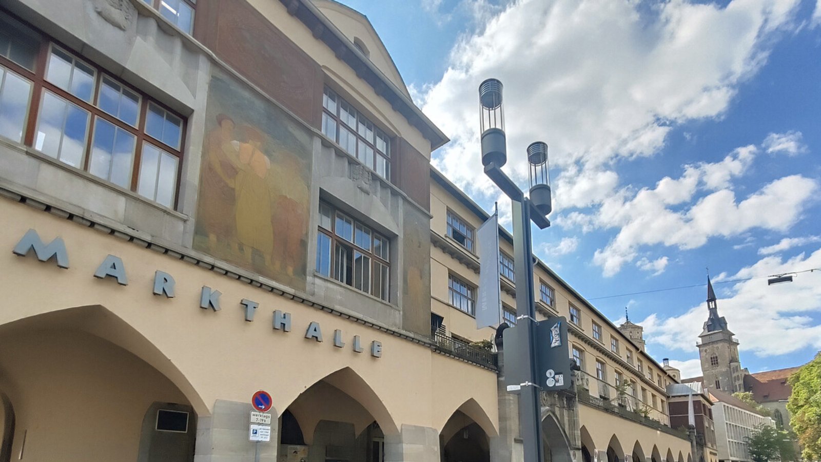Die Parkplätze vor der Markthalle sollen anderen Nutzungen weichen.Foto: Judith A. Sägesser Die Parkplätze vor der Markthalle sollen anderen Nutzungen weichen.Foto: Judith A. Sägesser