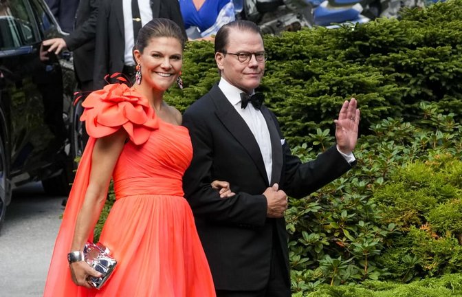 Kronprinzessin Victoria und Prinz Daniel von Schweden nach der Hochzeit von Prinzessin Märtha Louise von Norwegen und Durek Verrett im Jahr 2024.<span class='image-autor'>picture alliance/dpa/NTB | Cornelius Poppe</span>