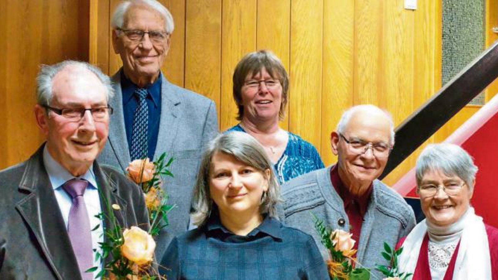 Die geehrten Sänger von links: Rudolf Maulick, Otto Pösse, Vorsitzende Elke Henz, Kassiererin Susanne Klein, Werner Müller und Renate Müller. Foto: p Die geehrten Sänger von links: Rudolf Maulick, Otto Pösse, Vorsitzende Elke Henz, Kassiererin Susanne Klein, Werner Müller und Renate Müller. Foto: p