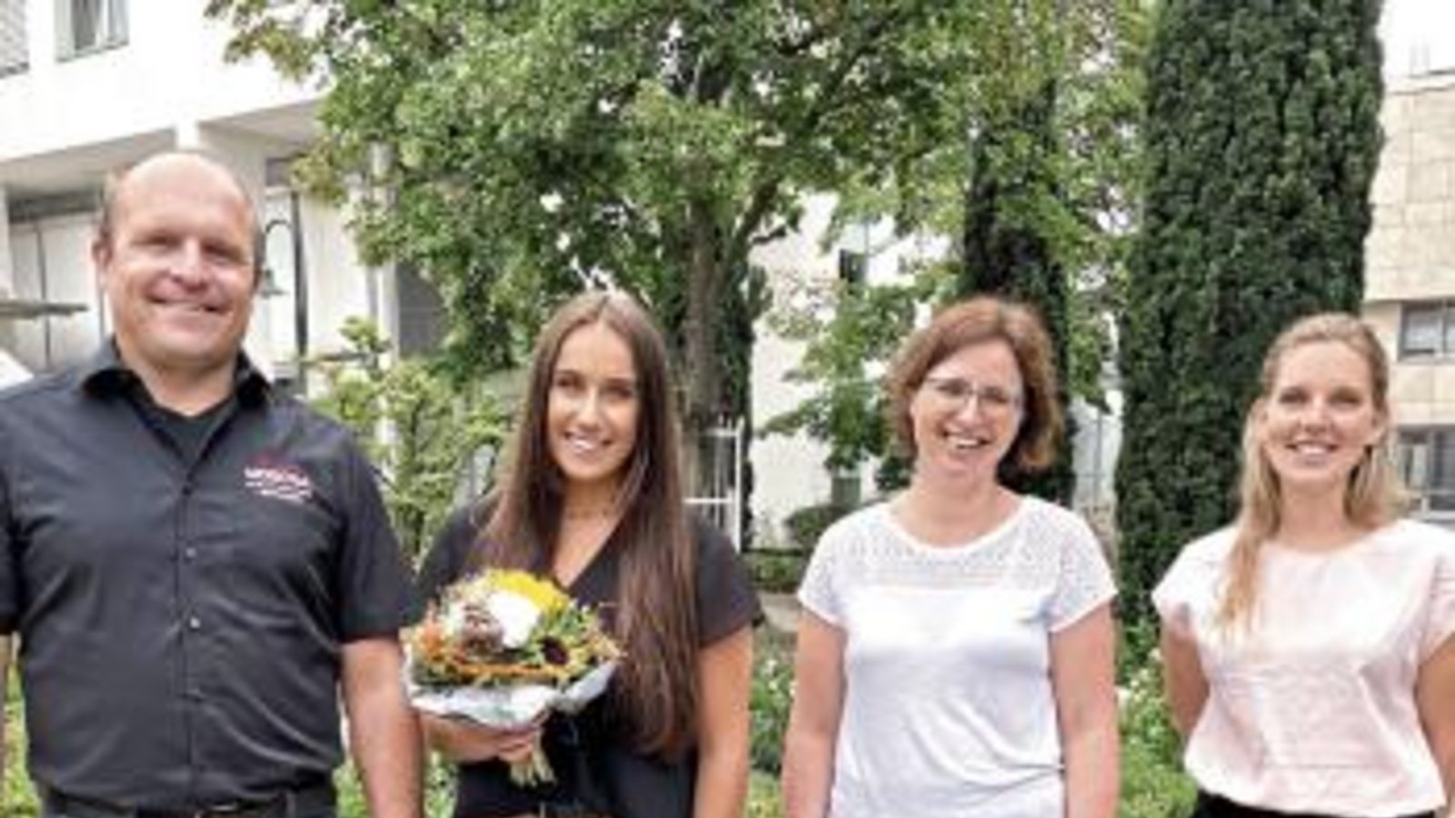 Große Freude bei Aufwind über die Unterstützung (von links): Schirmherr Markus Stammberger, die neue Botschafterin Tabea Alt, die zweite Vorsitzende Mirjam Trölenberg und Casemanagerin Amelie Hallmann. Foto: p Große Freude bei Aufwind über die Unterstützung (von links): Schirmherr Markus Stammberger, die neue Botschafterin Tabea Alt, die zweite Vorsitzende Mirjam Trölenberg und Casemanagerin Amelie Hallmann. Foto: p