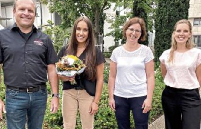 Große Freude bei Aufwind über die Unterstützung (von links): Schirmherr Markus Stammberger, die neue Botschafterin Tabea Alt, die zweite Vorsitzende Mirjam Trölenberg und Casemanagerin Amelie Hallmann.  Foto: p