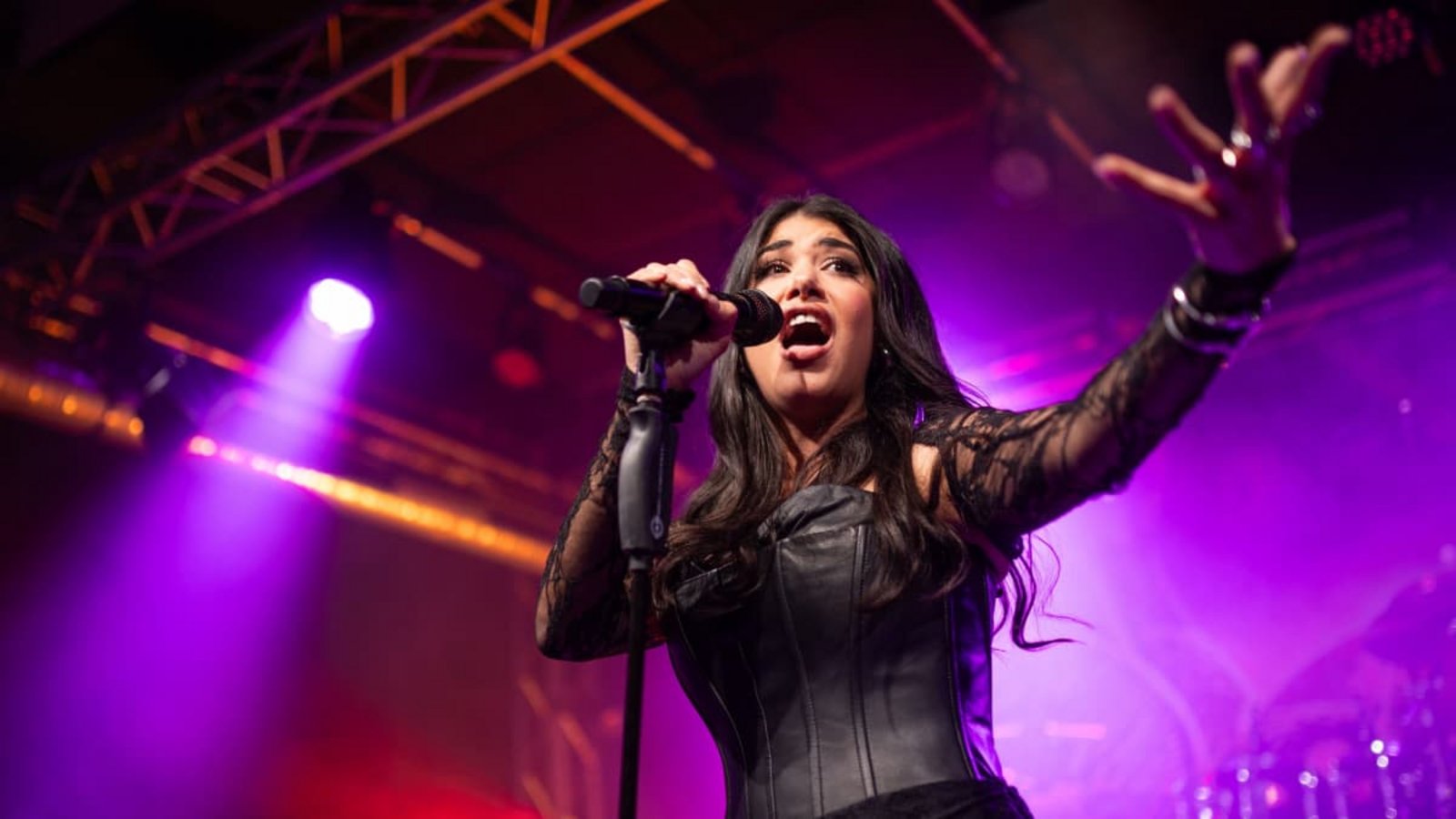 Xandria-Sängerin&nbsp;Ambre Vourvahis überzeugt mit ihrem großen Stimmumfang.Lichtgut/Julian Rettig