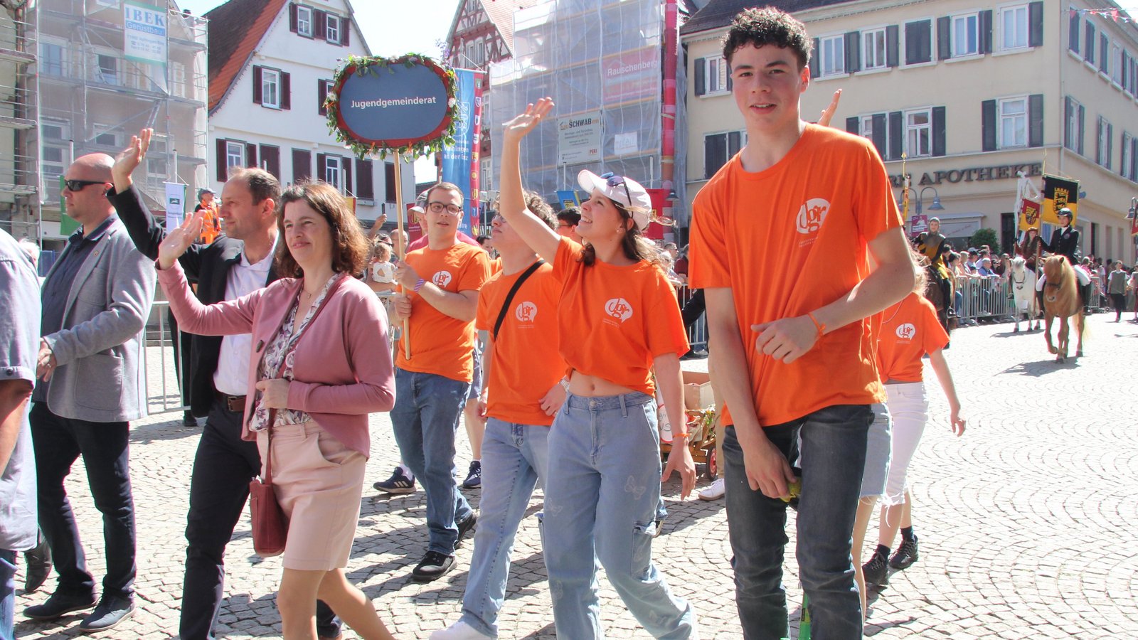Viel zu sehen gibt es beim Festzug durch die Stadt. Foto: Banholzer