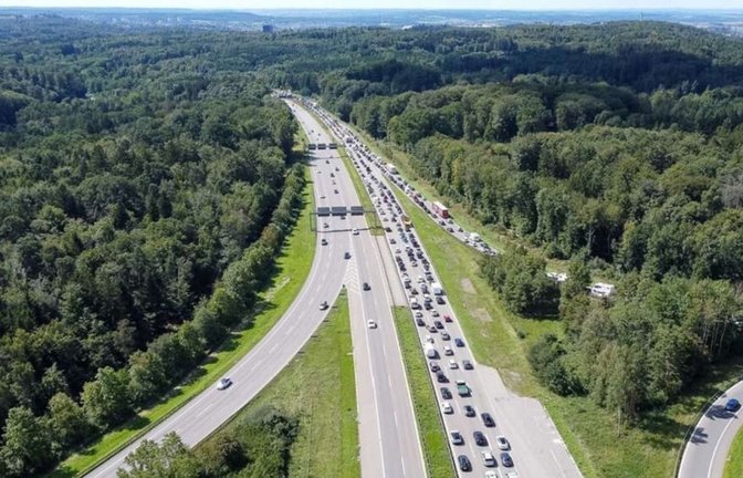 Am Kreuz Stuttgart ist aktuell die Überleitung von der A8 au die A81 gesperrt (Symbolbild).<span class='image-autor'>Eibner-Pressefoto/Alessandro Marcigliano</span>
