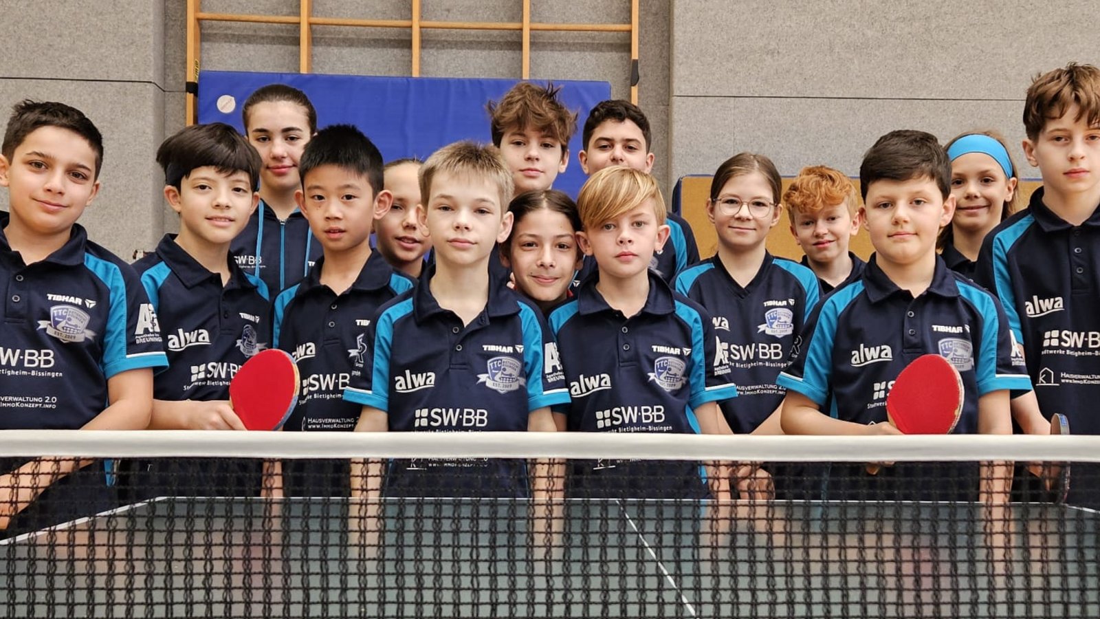 Die Tischtennis-Talente des TTC Bietigheim-Bissingen: Nikolaus Dambacher (von links), Theo Müller, Angela Leibold, Kevin Huang, Mika Filimon, Sebastian Pawlak, Serhii Yatsenko, Kilian Bossert (als Betreuer aktiv), Areg Gaboyan, Milo Kummer, Zoe Simeonidis, Paul Weiner, Emilian Schuler, Henrik Buhl und Lennart Hangstörfer    Foto: privat