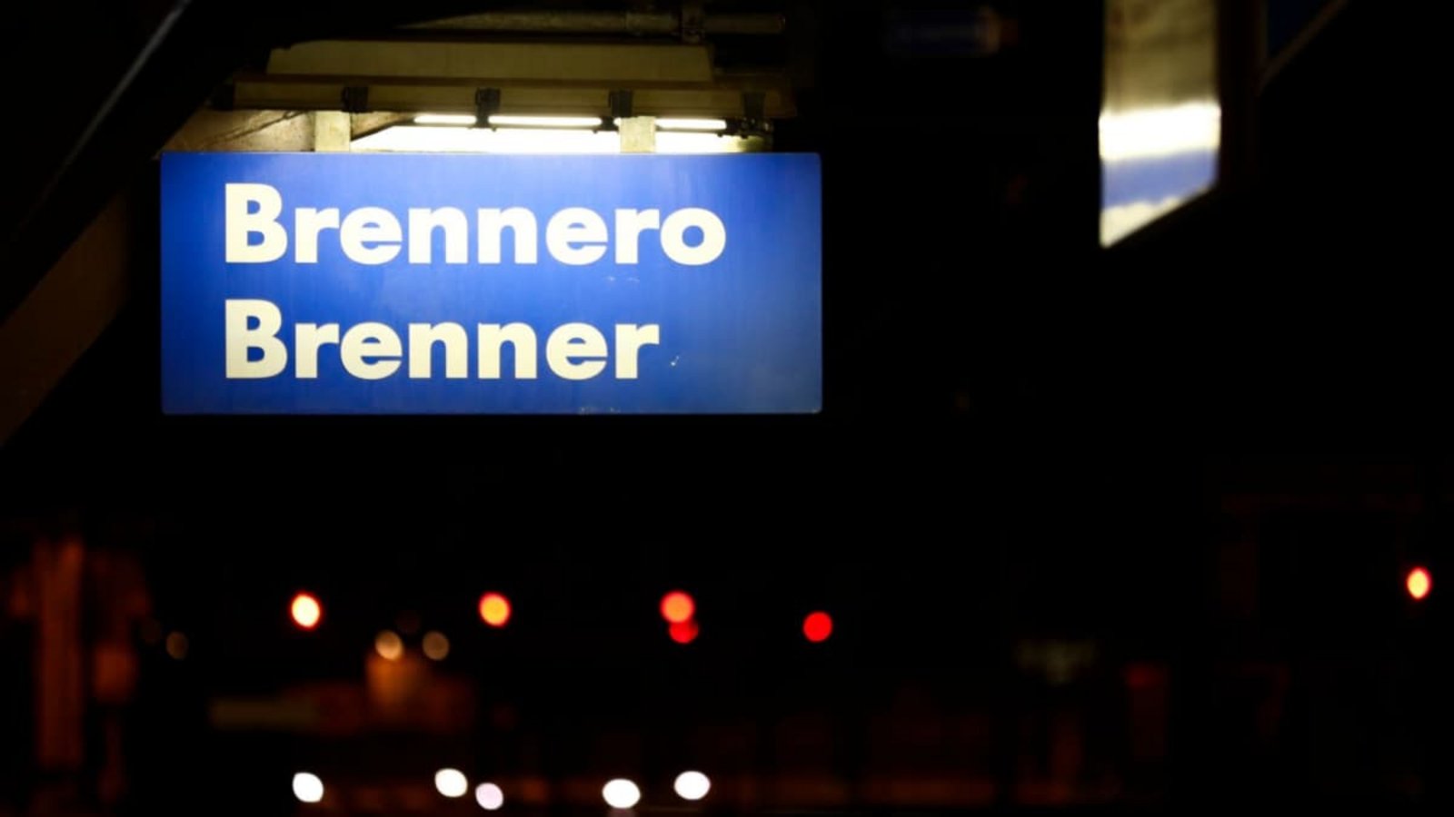 Hier geht wochenlang nichts mehr für Reisende.Matthias Schrader/AP/dpa