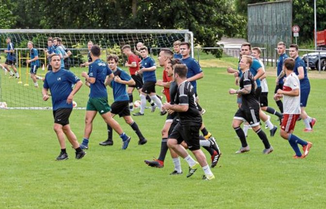 Traben zur Saisonvorbereitung: Die SGM Riexingen ist seit gestern wieder im Training. Foto: Bürkle