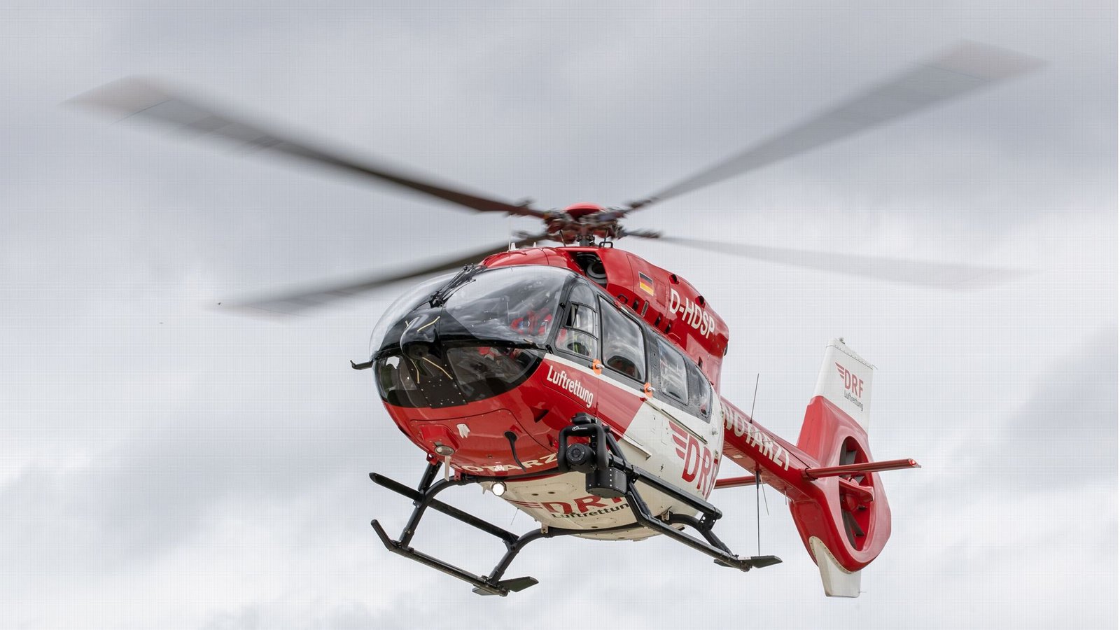 Der 49-Jährige wurde in ein Krankenhaus geflogen, in dem er nun seinen schweren Verletzungen erlag. (Symbolbild)Foto: dpa/Daniel Karmann Der 49-Jährige wurde in ein Krankenhaus geflogen, in dem er nun seinen schweren Verletzungen erlag. (Symbolbild)Foto: dpa/Daniel Karmann