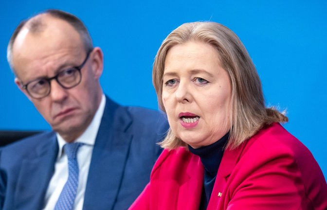 Kanzler Merz und Arbeitsministerin Bas bekommen am Dienstag den Rentenbericht.<span class='image-autor'>Foto: Michael Kappeler/dpa</span>