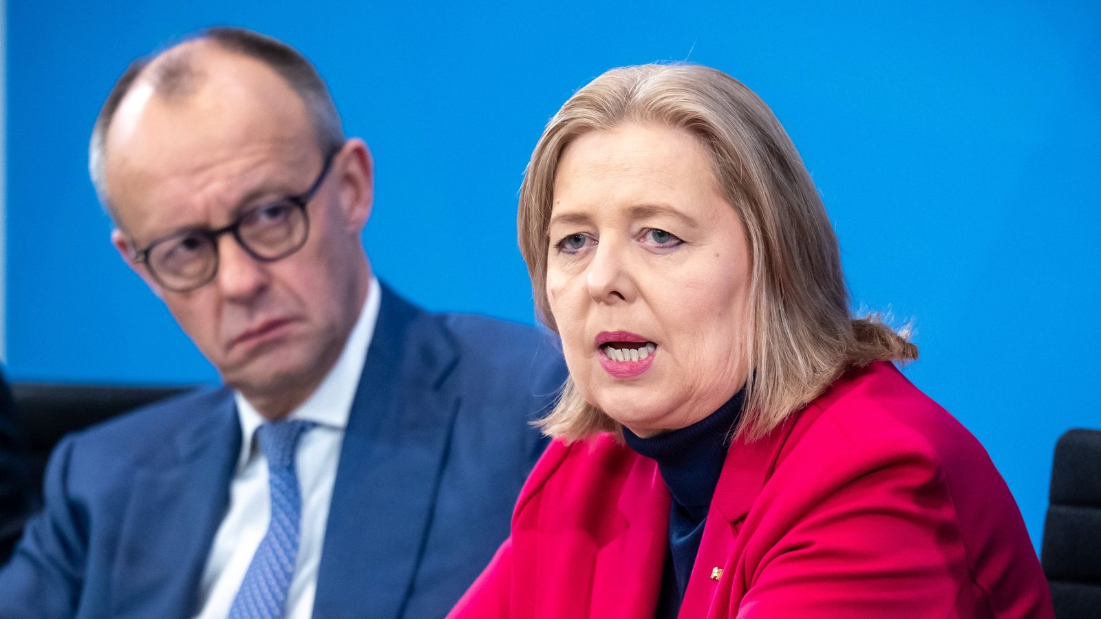 Kanzler Merz und Arbeitsministerin Bas bekommen am Dienstag den Rentenbericht.Foto: Michael Kappeler/dpa Kanzler Merz und Arbeitsministerin Bas bekommen am Dienstag den Rentenbericht.Foto: Michael Kappeler/dpa