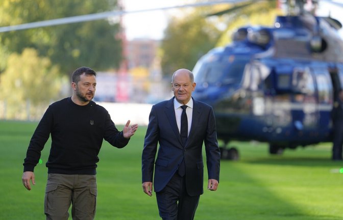 Ankunft im Kanzleramt in Berlin: Wolodymyr Selenskyj besucht Olaf Scholz.Ankunft im Kanzleramt in Berlin: Wolodymyr Selenskyj besucht Olaf Scholz.Ankunft im Kanzleramt in Berlin: Wolodymyr Selenskyj besucht Olaf Scholz.<span class='image-autor'>Foto: dpa/Kay Nietfeld</span>