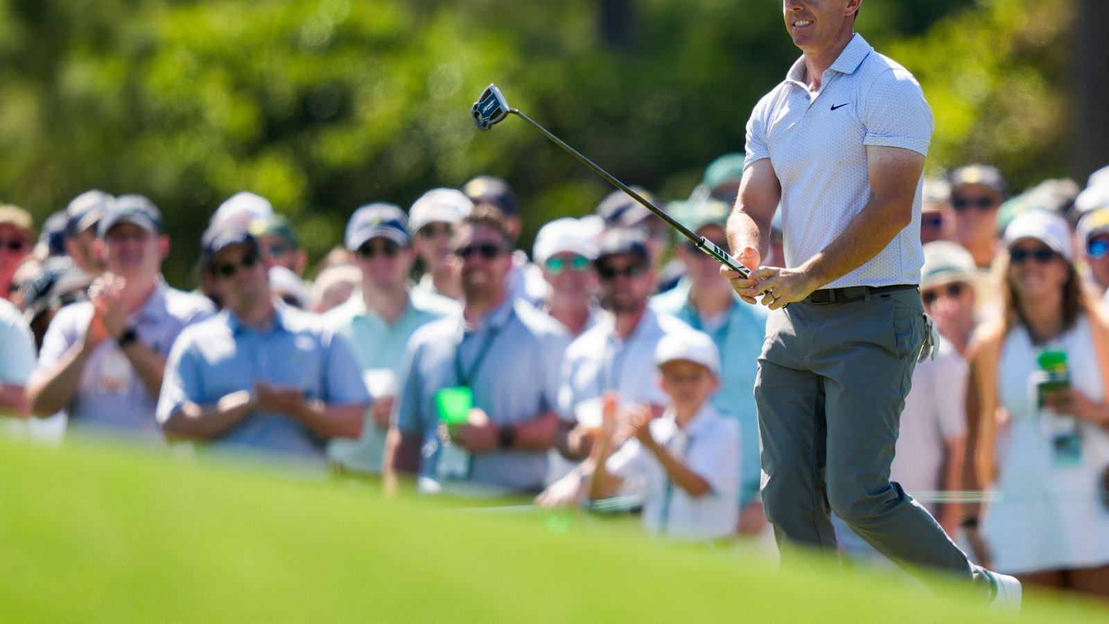 Rory McIlroy liegt nach Tag zwei souverän an der Spitze beim Masters in Augusta.Foto: Matt Slocum/AP/dpa