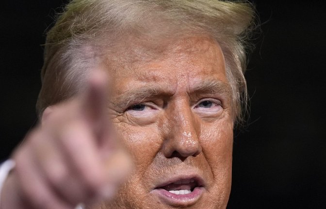 Ein Führer, der zeigt, wo es lang geht. Das suchen viele Wähler bei Donald Trump.<span class='image-autor'>Foto: dpa/Evan Vucci</span>