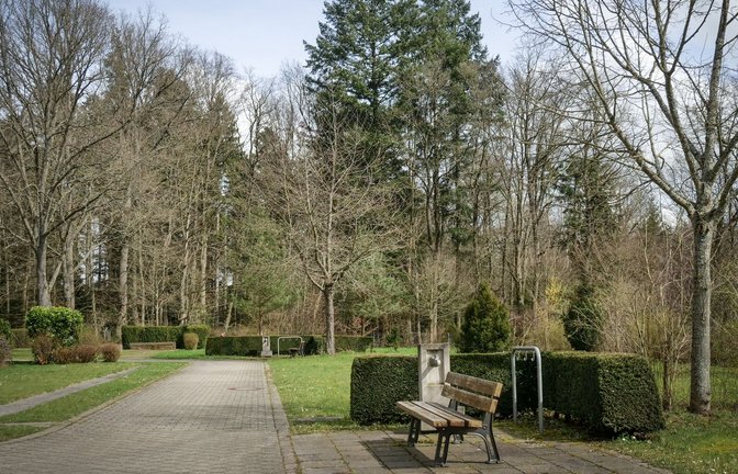 Friolzheim will einen eigenen Friedwald anlegen. Die Fläche grenzt direkt an den hier abgebildeten   Friedhof  der Nachbargemeinde Tiefenbronn.<span class='image-autor'>Foto: /Simon Granville</span>