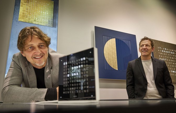 Andreas Funk (links) und Marco Biegert präsentieren ihre Kunst rund um das Thema Zeit.<span class='image-autor'>Foto: Gottfried Stoppel/Gottfried Stoppel</span>