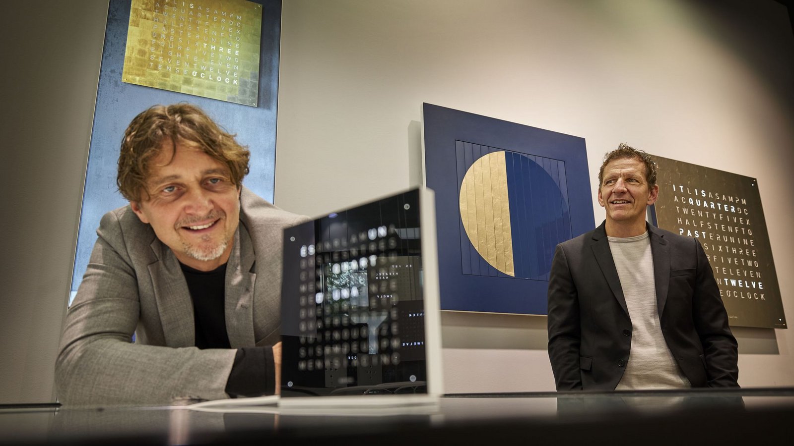 Andreas Funk (links) und Marco Biegert präsentieren ihre Kunst rund um das Thema Zeit.Foto: Gottfried Stoppel/Gottfried Stoppel Andreas Funk (links) und Marco Biegert präsentieren ihre Kunst rund um das Thema Zeit.Foto: Gottfried Stoppel/Gottfried Stoppel