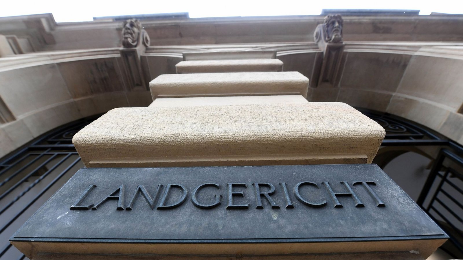 Unter anderem ein Richter ist vom Landgericht Karlsruhe verurteilt worden.Foto: dpa/Uli Deck