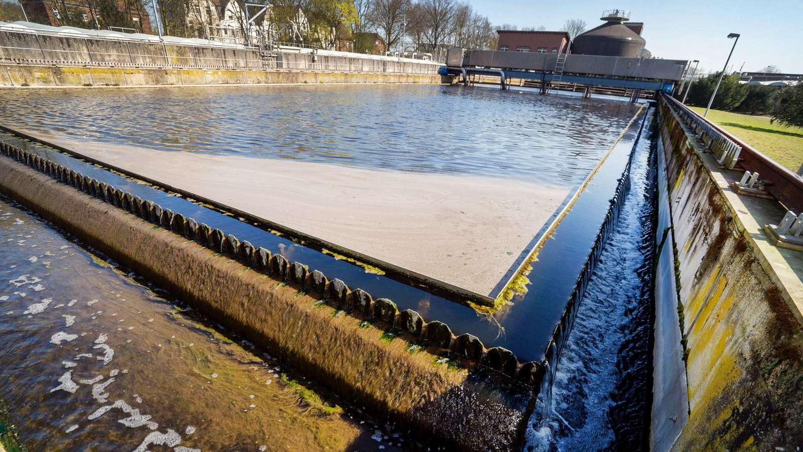 Im Abwasser sind mehr Coronaviren als je zuvor.Foto: dpa/Arnulf Stoffel