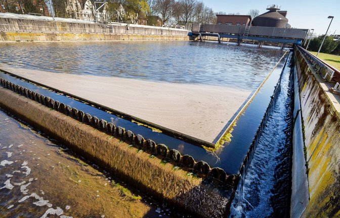 Im Abwasser sind mehr Coronaviren als je zuvor.<span class='image-autor'>Foto: dpa/Arnulf Stoffel</span>