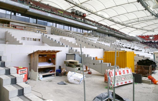 Mit der sanierten Haupttribüne will der VfB Stuttgart von Ende 2024 an mehr Geld einnehmen. Allerdings steigt auch seine Belastung.<span class='image-autor'>Foto: Baumann/Hansjürgen Britsch</span>