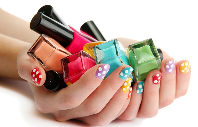 Ein nerviges Problem: klumpiger Nagellack<span class='image-autor'>Foto: Africa Studio / shutterstock.com</span>