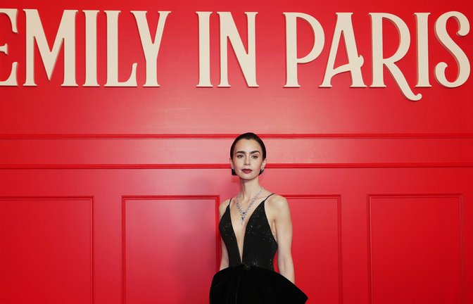Was Emily (Lily Collins) in der letzten Staffel wohl erleben wird? (Archivbild)<span class='image-autor'>Foto: Aurelien Morissard/AP/dpa</span>