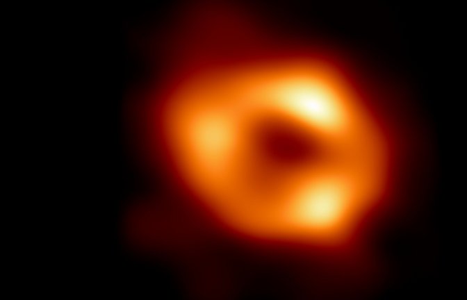 Das  ist das erste Bild von Sagittarius A* –  dem Schwarzen Loch im Zentrum unser Galaxie, der Milchstraße (undatiertes Handout, das am 12. Mai 2022 freigegeben wurde).<span class='image-autor'>Foto: EHT collaboration/dpa</span>