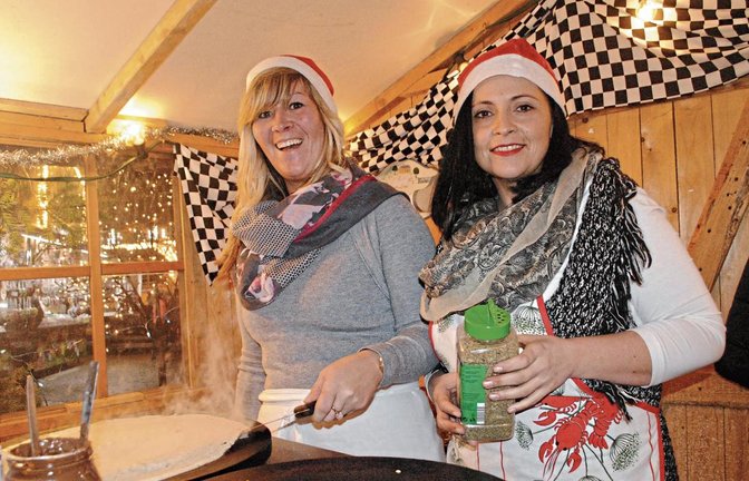 Lecker: In der Creperie zum schwarz-weißen Rössl haben Rebekka Lokowand (links) und Miriam Schwirtz alle Hände voll zu tun.