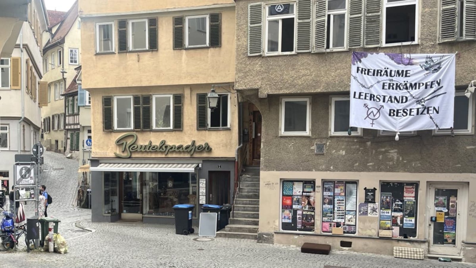 Seit Ende Juli ist ein altes Haus in der Tübinger Altstadt besetzt.Moritz Siebert Seit Ende Juli ist ein altes Haus in der Tübinger Altstadt besetzt.Moritz Siebert