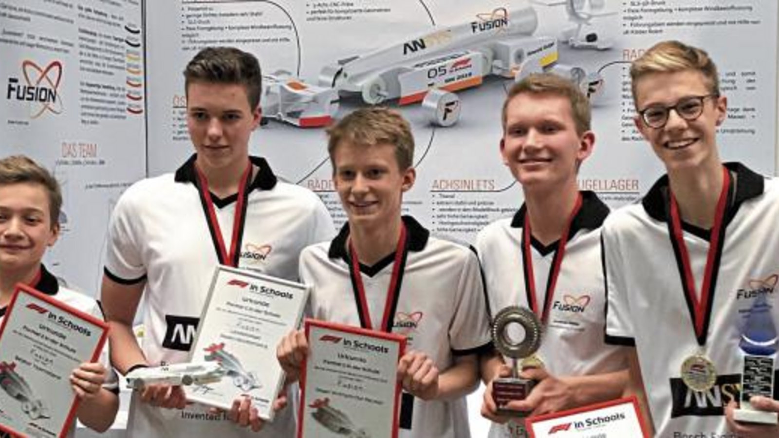 Das Landessiegerteam des Wettbewerbs „F1 in Schools“. Foto: p Das Landessiegerteam des Wettbewerbs „F1 in Schools“. Foto: p