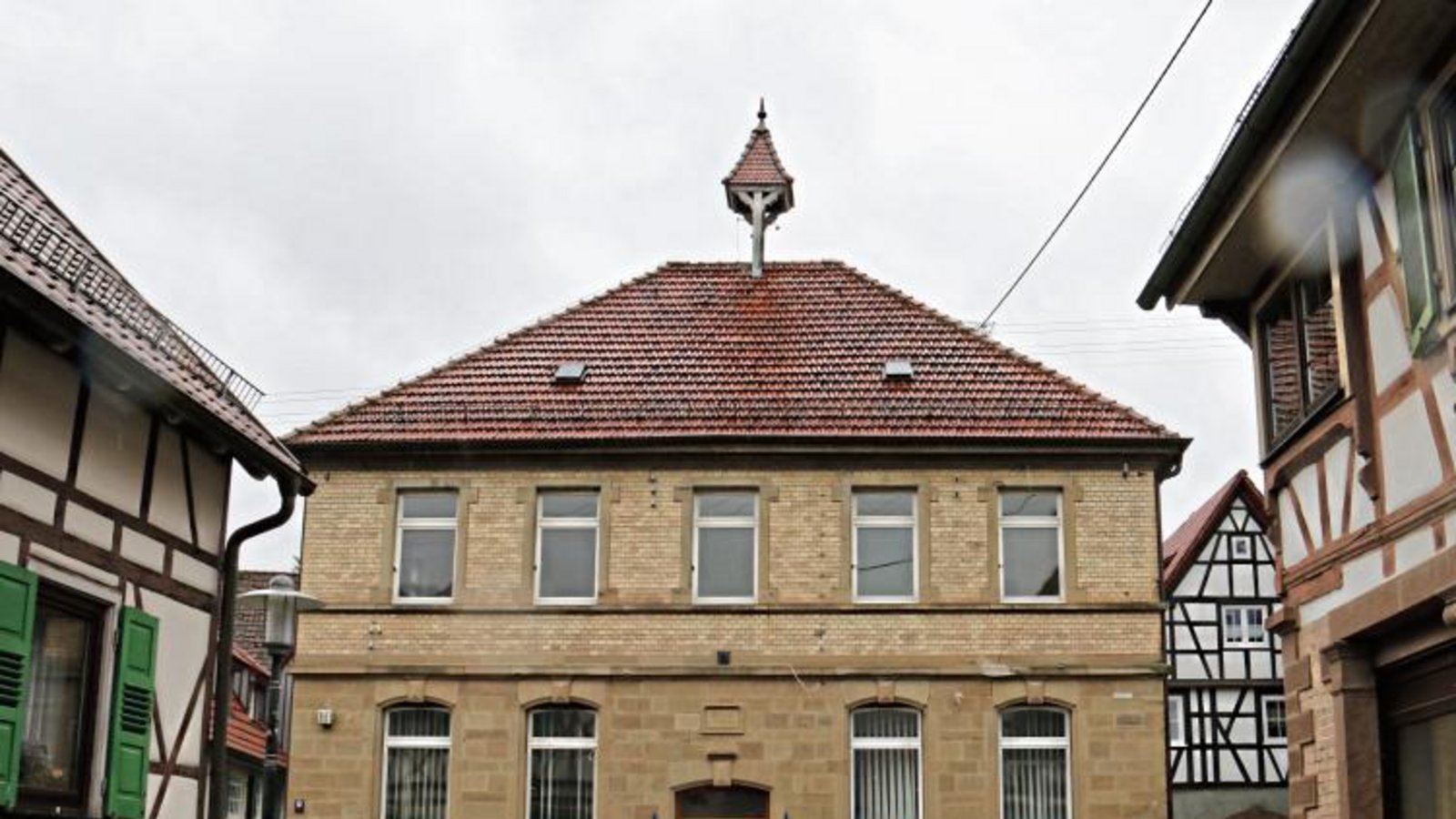 Das Rathaus in Schützingen wird für die Anschlussunterbringung umgenutzt. Foto: Rücker Das Rathaus in Schützingen wird für die Anschlussunterbringung umgenutzt. Foto: Rücker