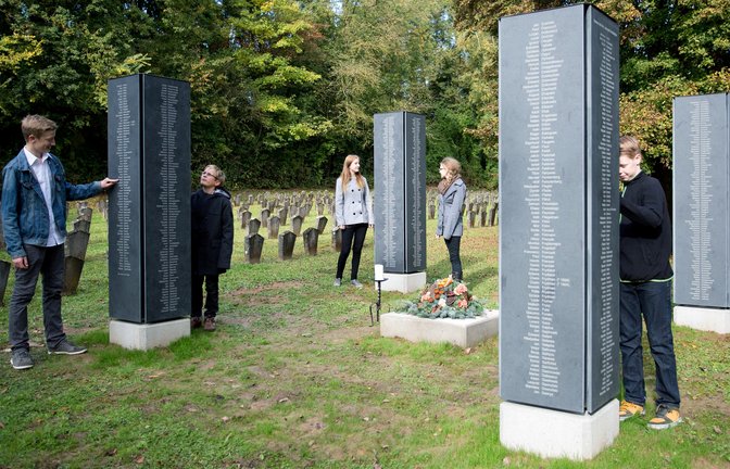 Die Namenstafeln auf dem KZ-Friedhof. <span class='image-autor'>Foto: p</span>